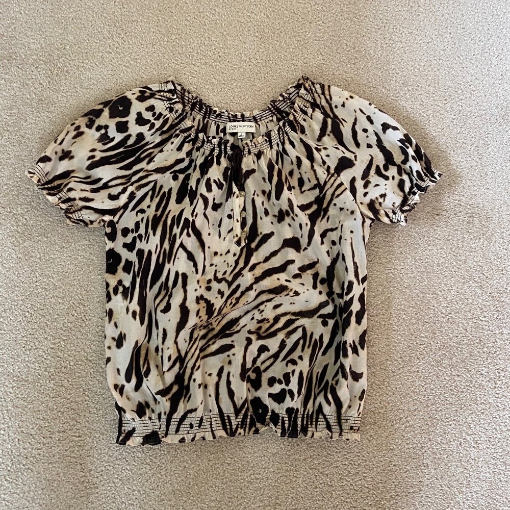 Jones New York short sleeve animal print blouse